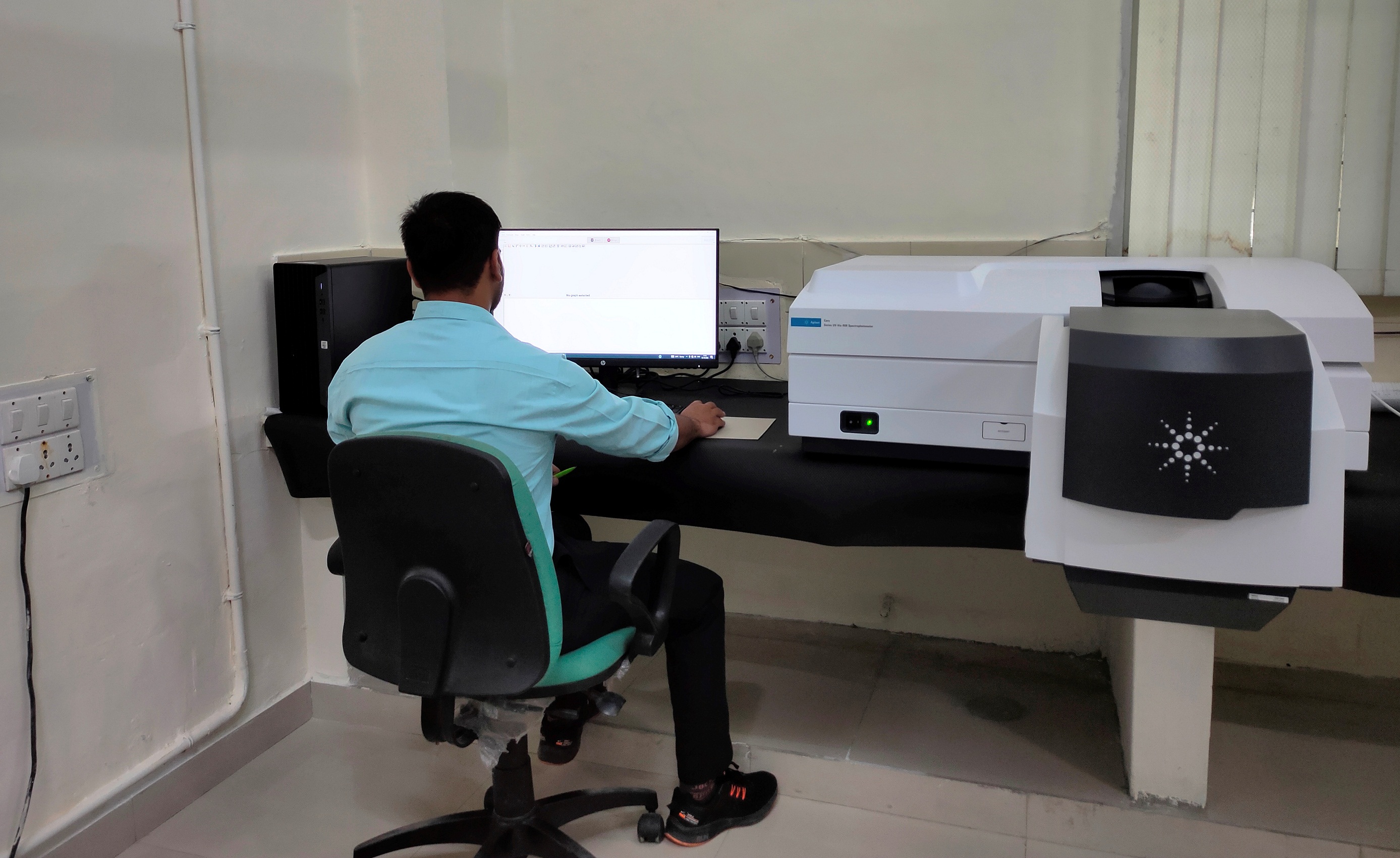 UV-Vis-NIR Spectrophotometer 